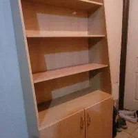 کتابخانه و جاکفشی