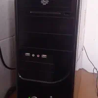 کیس گیمینگ با مانیتور و ماوس و کیبورد