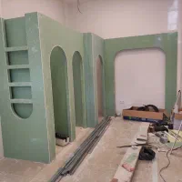 طراحی و اجرای سقف کناف، دیوار صخره ای (Rock wall)