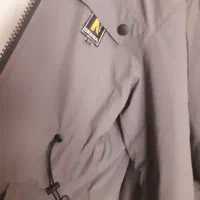 کاپشن بارانی  برای ۱۵ و۱۲ سال  میشه