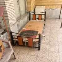 تخت آهنی
