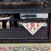 میز تلوزیون سالم و بدون خط و خش