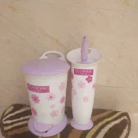 سطل آَشغال و فرچه سرویس بهداشتی