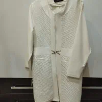 یک مانتو و یک دست کت ودامن نو