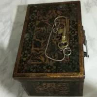 صندوقچه ی فولادی دوران صفوی|کلکسیون اشیاء عتیقه|سنندج, |دیوار