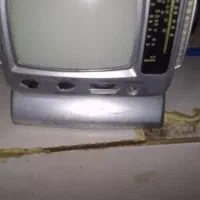 یک عدد تلویزیون خیلی کوچیکه عتیقه