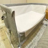 تخت کنار مادر