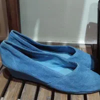 تعدادی کفش و نیم بوت ( پوتین ) زنانه|کیف، کفش، کمربند|اندیشه, اندیشه فاز ۴|دیوار