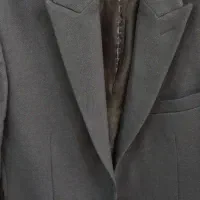 دو عدد کت تک|لباس|قروه, |دیوار