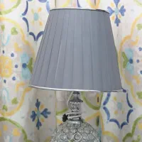 آباژور کنار تخت