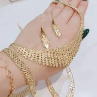 سرویس و النگوهای بسیار خوش قیمت و مشابه طلا