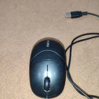 چند تا وسایل کامپیوتر و یک بازی ps4