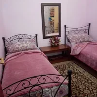 منزل مبله تمیز و مرتب خوش مکان|اجارهٔ کوتاه‌مدت آپارتمان و سوئیت|شیراز, تحویلی|دیوار