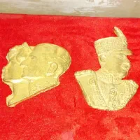 تندیس برنجی شاه و فرح