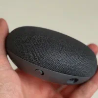 اسپیکر اورجینال گوگل وارد شده مسافرتی با هوش مصنوع