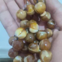 دو عدد تسبیح|کلکسیون اشیاء عتیقه|صحنه, |دیوار