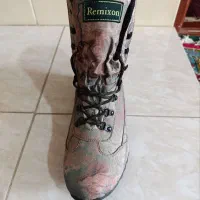 پوتین|کیف، کفش، کمربند|کردکوی, |دیوار