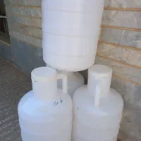 تعدادی دبه خالی مناسب برا اب وسایر مصارف
