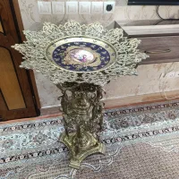 کنار سالنی بزرگ و شیک