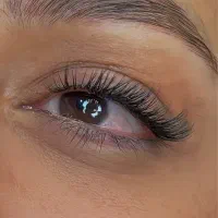 اکستنشن مژه و لیفت مژه و ابرو