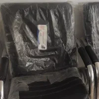 صندلی انتظار در حد نو و میز