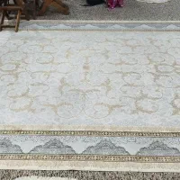 قالی ابریشم رنگ طلایی