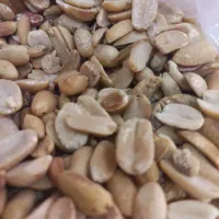 بادام زمینی زیتون پرورده ای