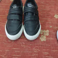 کفش . گیو .|کیف، کفش، کمربند|شهریار, شهریار|دیوار