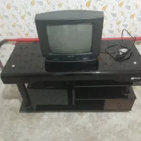 یک عدد تلوزیون 14اینج با میز یک میلیون