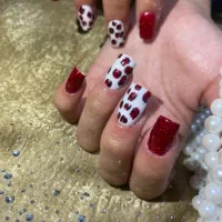 کاشت ناخن و اکستنشن مژه