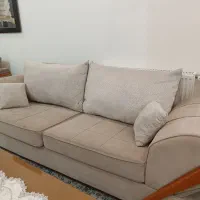 مبل راحتی همراه با میز عسلی