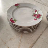 بشقاب و پیش دستی و فسنجان خوری گلسرخی قدیمی|ظروف سرو و پذیرایی|تهران, نیروی هوایی (پیروزی)|دیوار