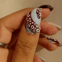 ارائه خدمات ناخن و کفسابی
