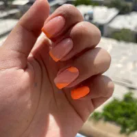 کاشت ناخن و ژلیش طراحی ترند و حرفه‌