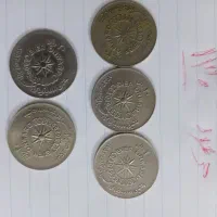 تعدادی دکمه قدیمی سکه وغیره