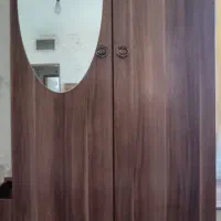 کمد و جاکفشی ایستاده