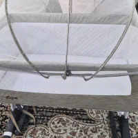 تخت کنار مادر