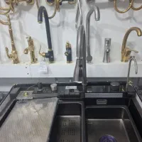 فروشنده و کارگر ساده