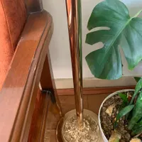 آباژور ایستاده کنار سالنی چراغ خواب استیل طلایی|چراغ خواب و آباژور|تهران, حکیمیه|دیوار