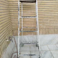 چهار پایه اهنی