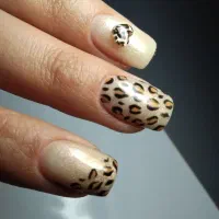 خدمات کاشت ناخن