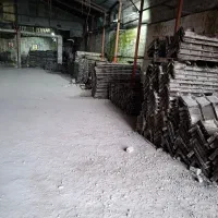 راننده نیسان و انبار دار