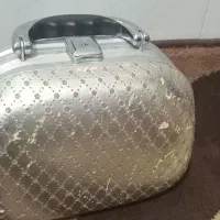 کیف ارایشی قفلو کلید در