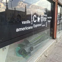 به یک خانم ماهر و زرنگ جهت کار در کافه رئیس