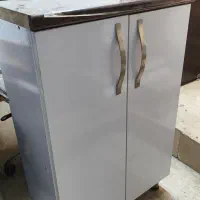 میز و صندلی و پارتیشن