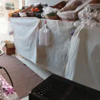 چندتا میز میوه فروشی