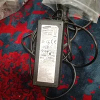 یک عدد آداپتور ویک عدد کابل مانیتور کاملا نو