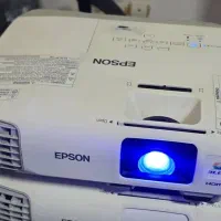 فروش ویدیو پروژکتوربا پرده های نمایشگر