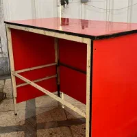 میز بزرگ و آهنی و چوب