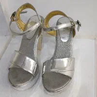 کفش پاشنه بلند اینه ای
